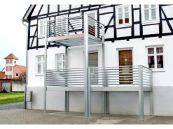 Balkone^Designbalkon Standard 288 x 236 x 290cm Holzboden mit Lamellengeländer